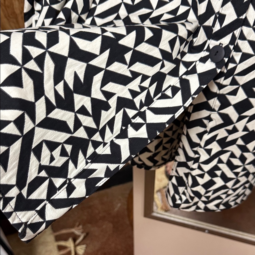 Sole Dione Studios Size 3XL Black and White Geometric Blouse - Picture 5 of 6